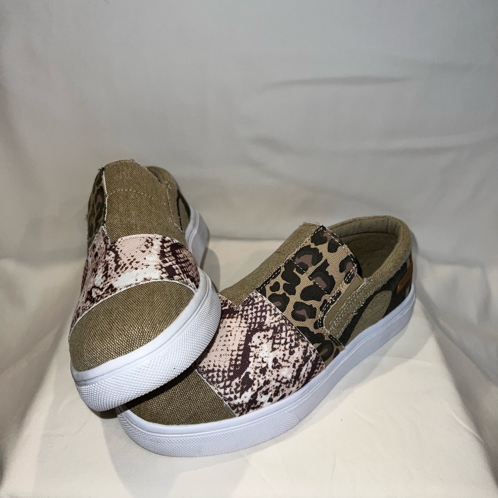 Jolimall slip-on sneakers, size 8